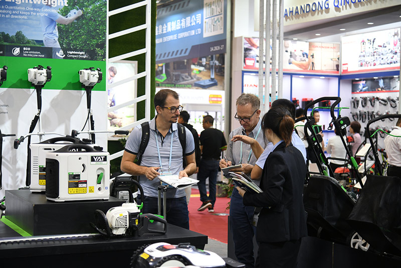 现场直击| 亚特广交会引爆全场 点燃羊城