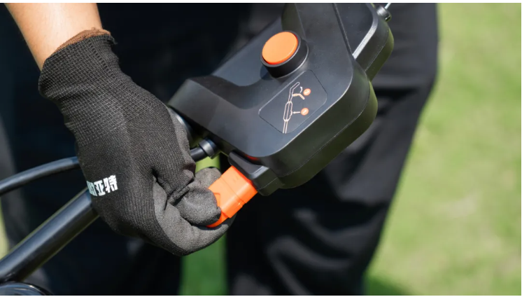 【新品推荐】草长纷飞绘盛夏，落英缤纷迎秋华——亚特40V DC割草机全新上市