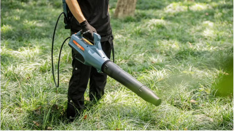 【新品推荐】枫红菊黄在林中，以风为笔绘秋光——亚特40V DC吹风机风雅上市