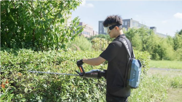 【新品推荐】秋风轻拂绿梢头，锂剪轻盈舞风起——亚特40V DC修枝剪全新上市